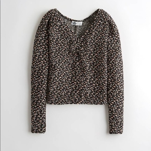 🎄 Hollister  cinch front textured top black floral L - Picture 1 of 5